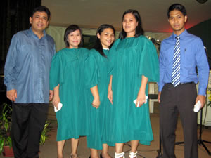 Pastor Romeo Mangiliman and baptismal candidates